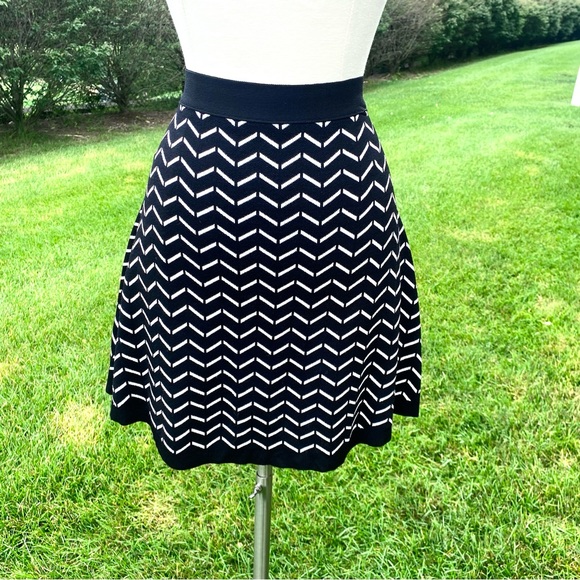 Olive & Oak Knit Skirt - Picture 7 of 14